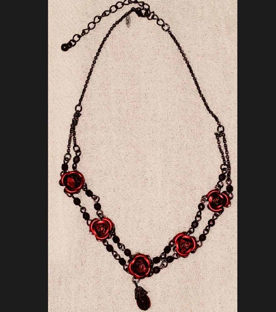 Red Rose Choker